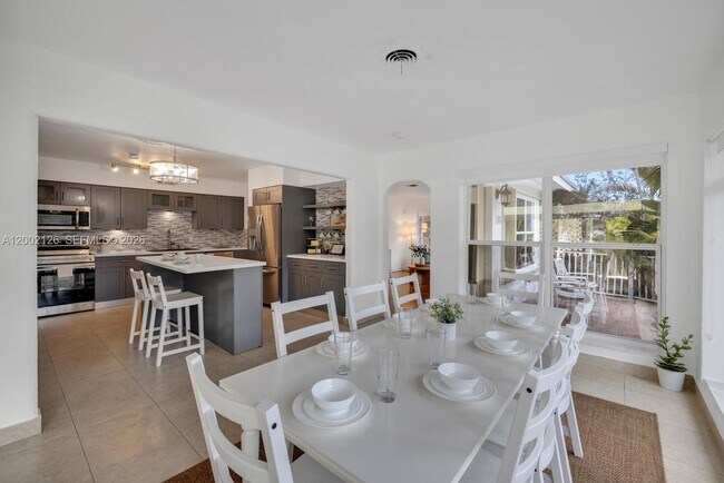 Foto del edificio - 1031 NE Little River Dr