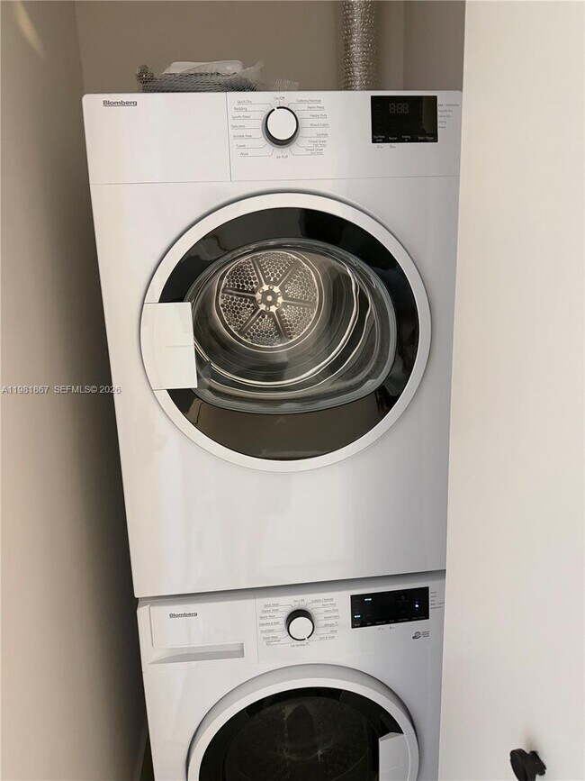 Building Photo - 121 NE 5th St