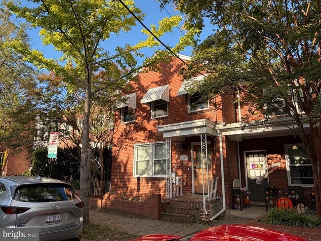 Building Photo - 2211 Observatory Pl NW