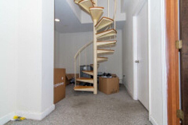 Foto del edificio - Renovated, 2 Floor Fenway / BU South Campus 4 Bed/2 Bath on Park Drive for September 1st, 2026