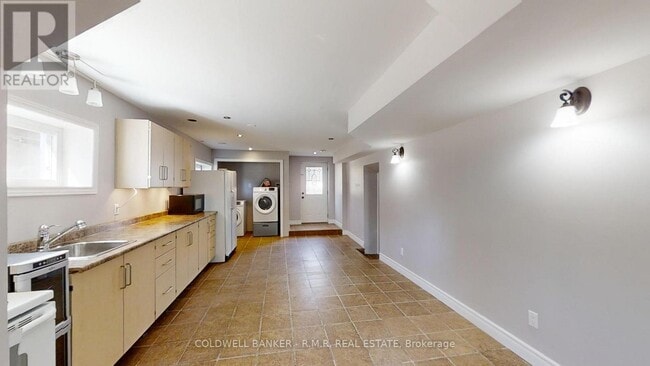 Building Photo - 44 Nicholson Dr