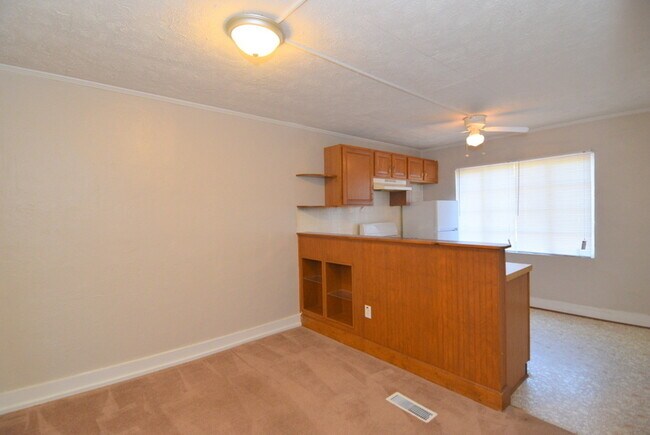 Building Photo - $850- Water Included in Rent - 1 Bedroom A...