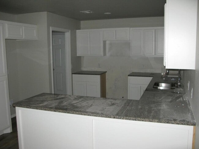 Building Photo - 11615 Surrey Villas Court, Yukon, OK. 73099