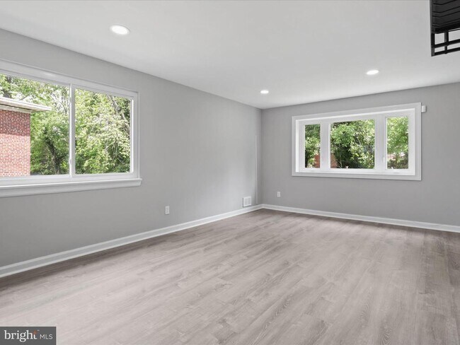 Building Photo - 5026 Roseld Ct