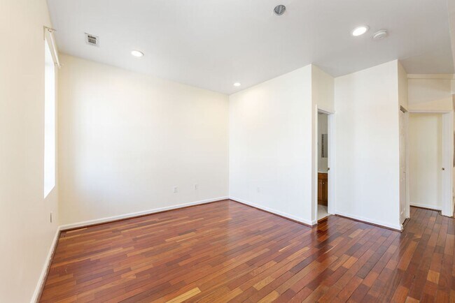 Foto del edificio - 806 Kennedy St NW