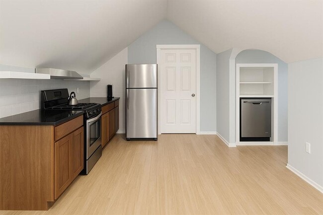 Foto del edificio - Charming Studio Apartment in Triplex Near UT