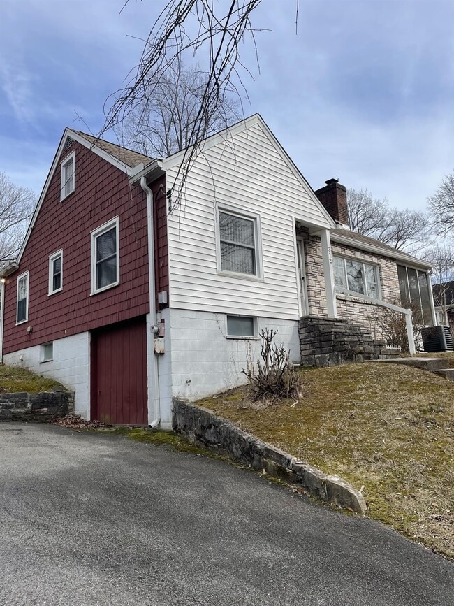Building Photo - 312 N Chilhowee Dr