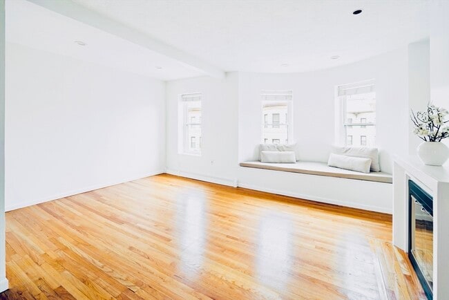 Building Photo - 11 Albemarle St