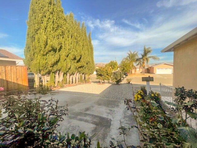 Building Photo - Move-In Special: $600 Off First Month's Re...