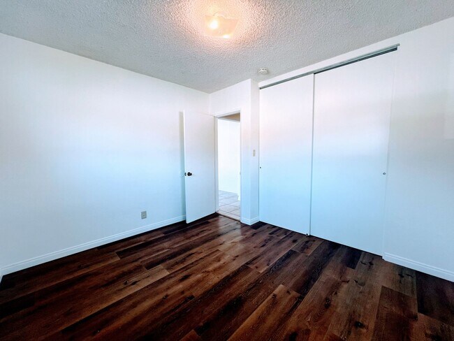 Building Photo - 4 Bedroom Home 2 Car Garage with Fenced Yard and Extra Parking