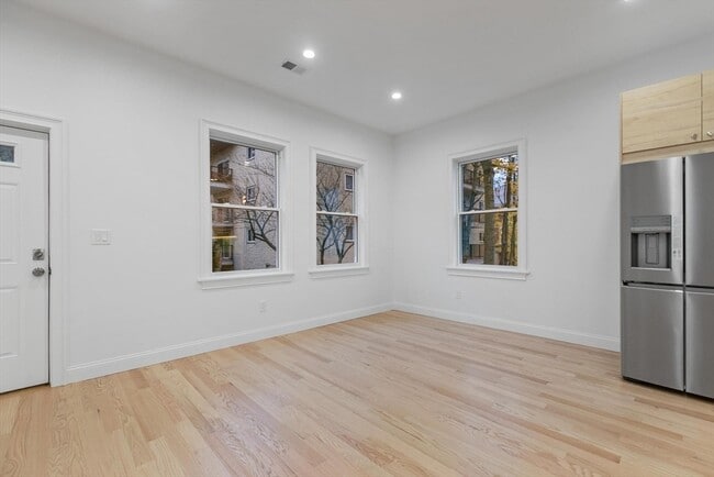 Building Photo - 14 Newell Rd