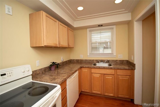 Foto del edificio - 2360 Ellwood Ave