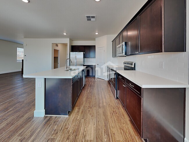 Foto del edificio - 6106 Theodore St