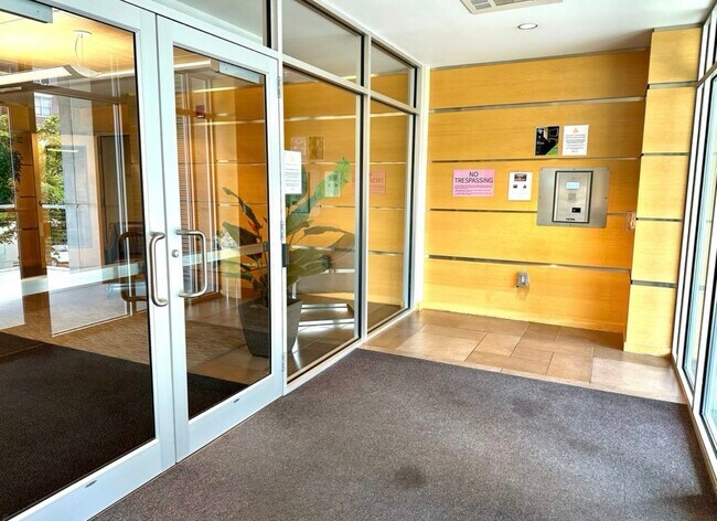 Foto del edificio - 309 W Washington Ave