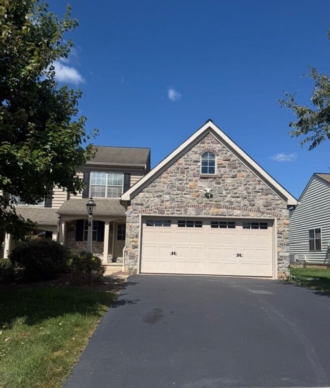 Building Photo - 4 Southbrook Dr