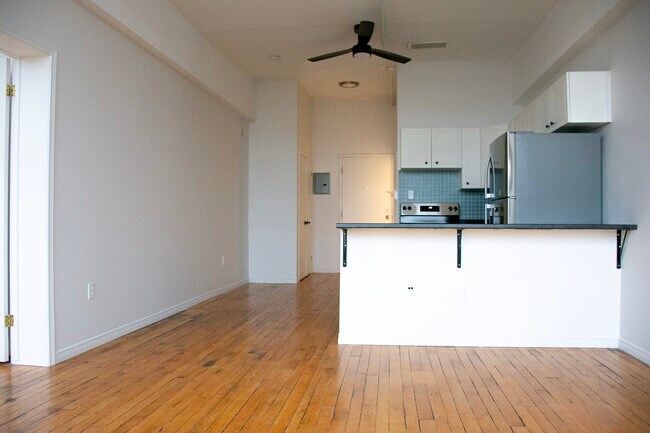 Photo du bâtiment - 67 Wyndham St S