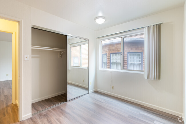 2BR, 1BA - 650SF - 2025 Francisco St.