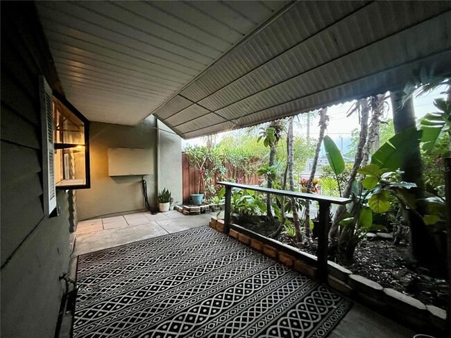 Building Photo - 727 N Himes Ave