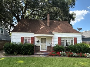 Building Photo - 1295 Foxcroft St