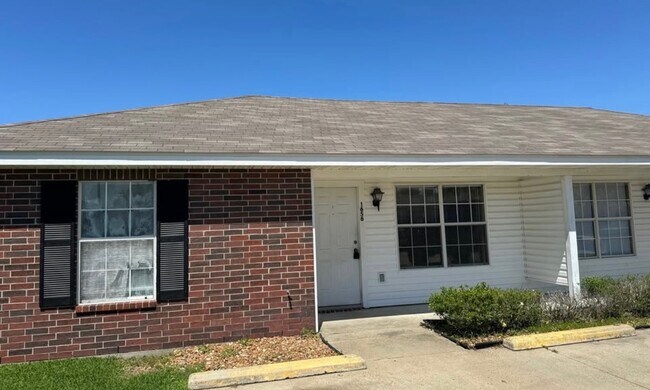 Foto del edificio - 1656 St John Bosco St