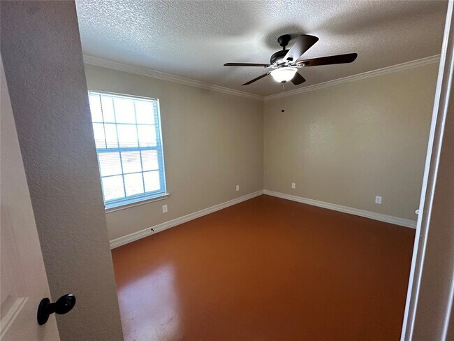 Building Photo - 803 Leifester Cir