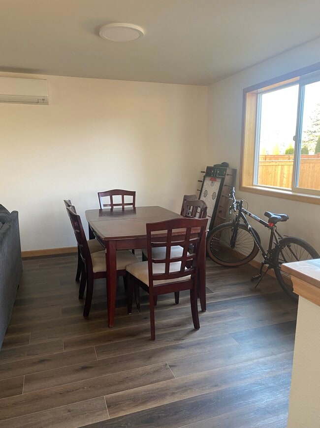 Building Photo - 777 St Charles St