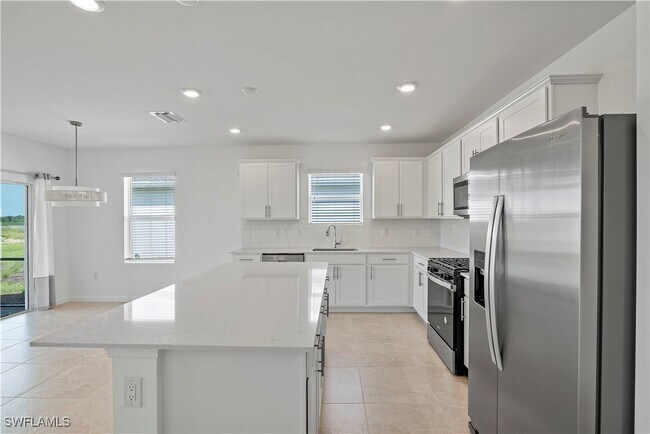 Building Photo - 42425 Cascade Dr