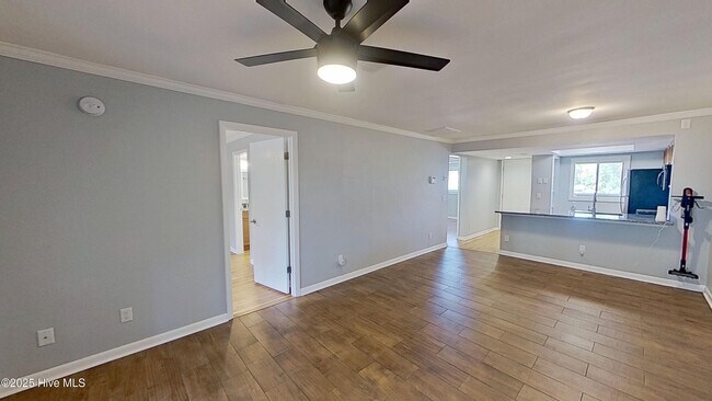 Building Photo - 4547 Holly Tree Rd