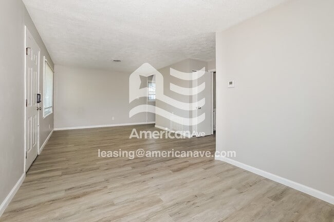 Foto del edificio - 1583 Breiding Rd