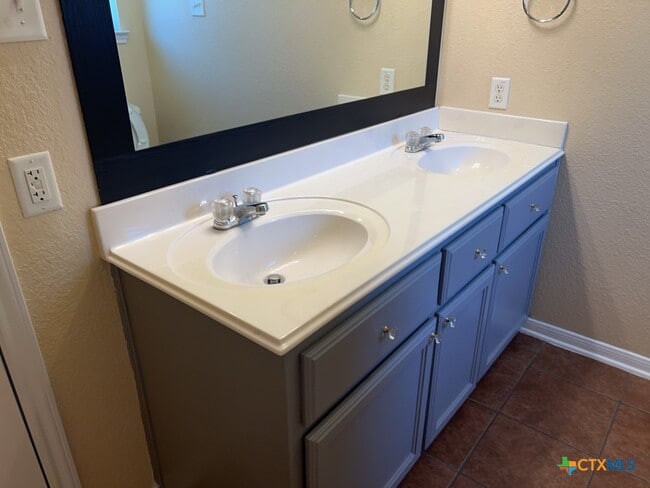 Building Photo - 2509 Lavender Ln