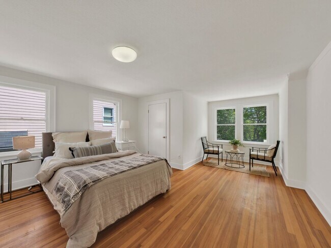 Foto del edificio - 3 Bedroom Townhome in North Capital Hill