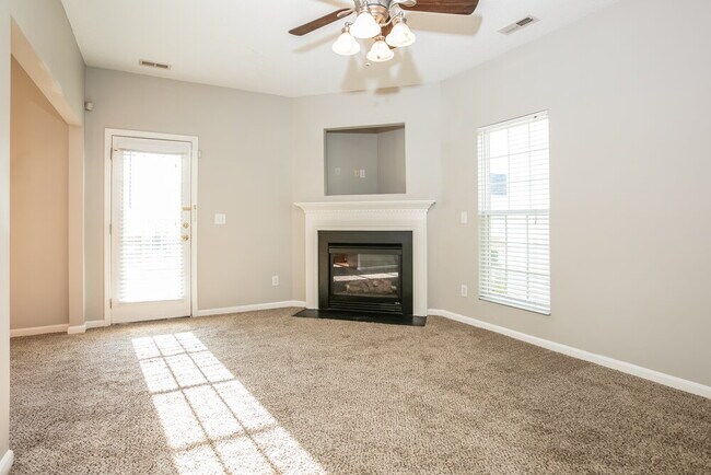 Foto del edificio - 4449 Snowcrest Ln