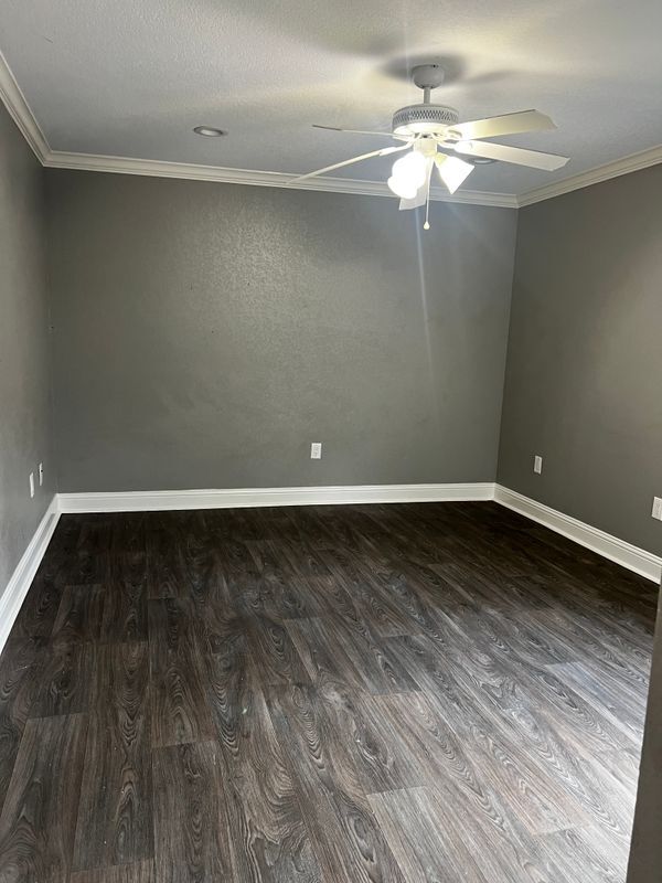 Building Photo - 1415 E Denman Ave