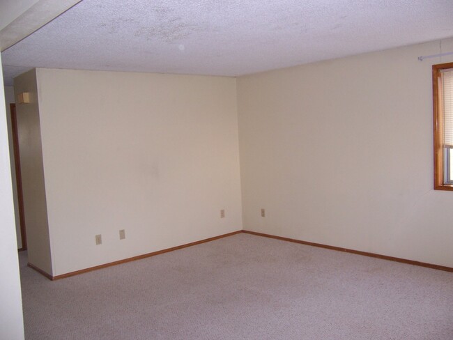 Building Photo - 290B-342/344 Conifer
