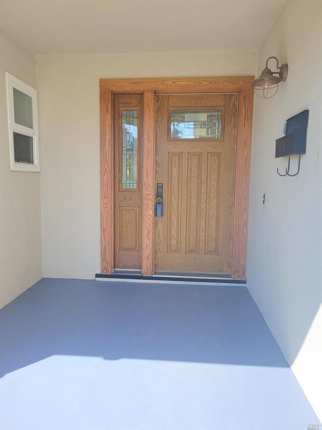Building Photo - 558 Tarragon Dr