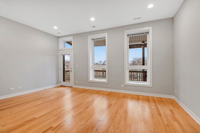 Foto del edificio - 1420 N Milwaukee Ave