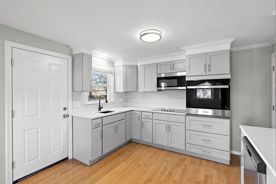 Photo - 2 Starbird Avenue Unit