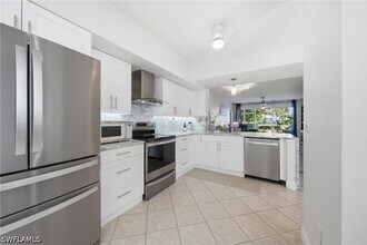 Building Photo - 4950 Deerfield Way
