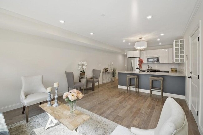 Building Photo - 312 Sumner St