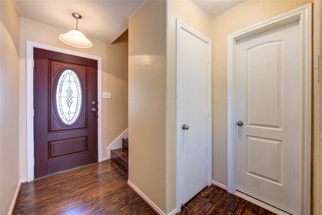 Foto del edificio - 2002 Collins Rose Ct