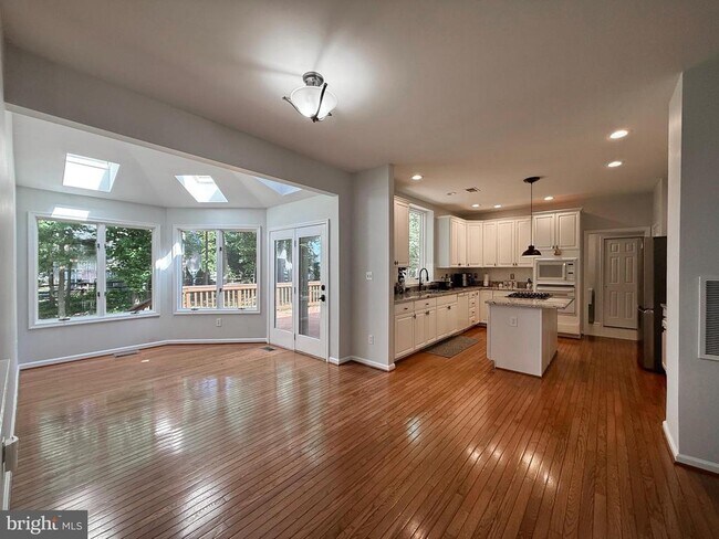Building Photo - 8011 Lions Crest Way