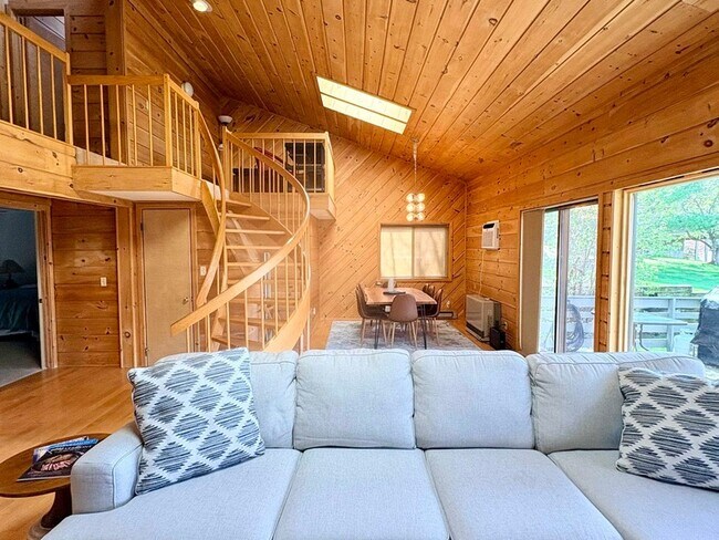 Foto del edificio - 39 Sage Hill Rd