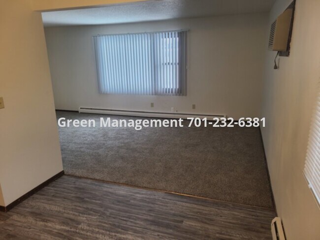 Building Photo - 2 Bedroom Heat Paid in 4 plex