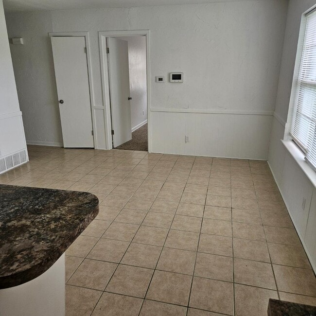 Building Photo - 4006 Hooper Dr