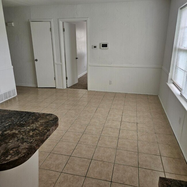Foto del edificio - 4006 Hooper Dr