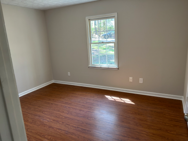 Building Photo - 135 Ashmore Ct