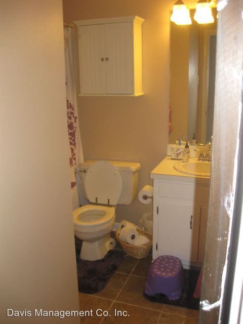 Building Photo - 731 Pelham Dr