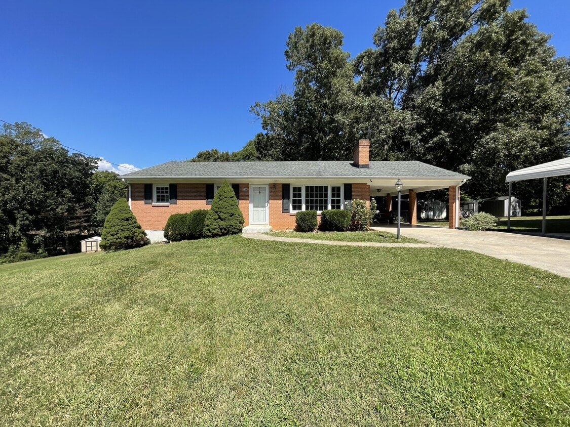 Primary Photo - 236 Laurel Dr
