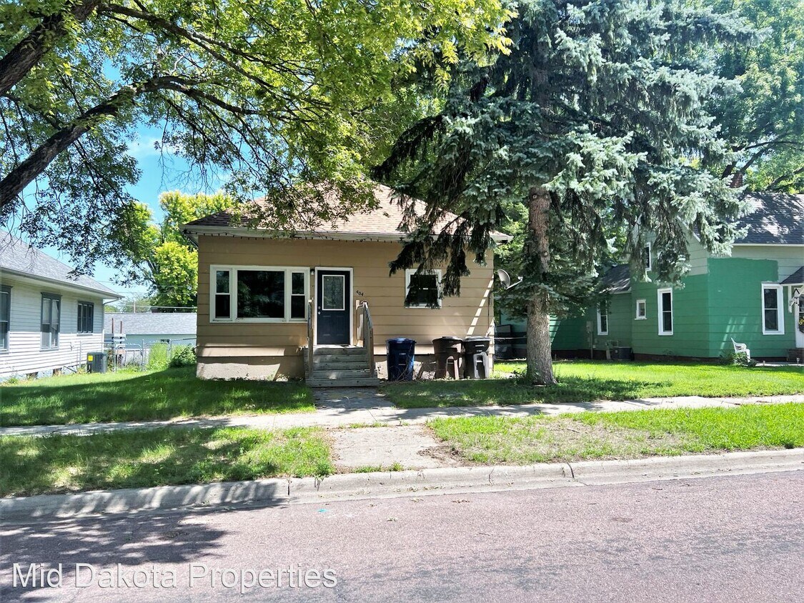 404 S Minnesota St, Mitchell, SD 57301 House Rental in Mitchell, SD