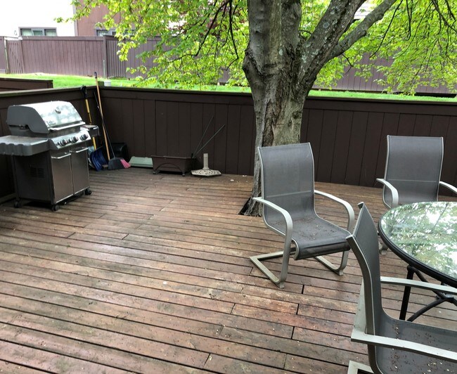 605 E Brookside Ln, Hillsborough, NJ 08844 Townhome Rentals in